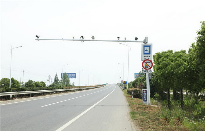 9米懸臂電子警察桿